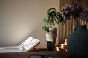 三溫暖烤箱、蒸氣室、土耳其浴、美體療程、深層組織按摩、瑞典式按摩