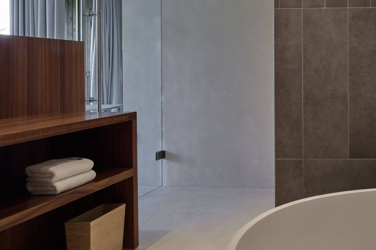 suite (saltus,  65sqm) | bathroom | designer toiletries, hair dryer, bathrobes, towels