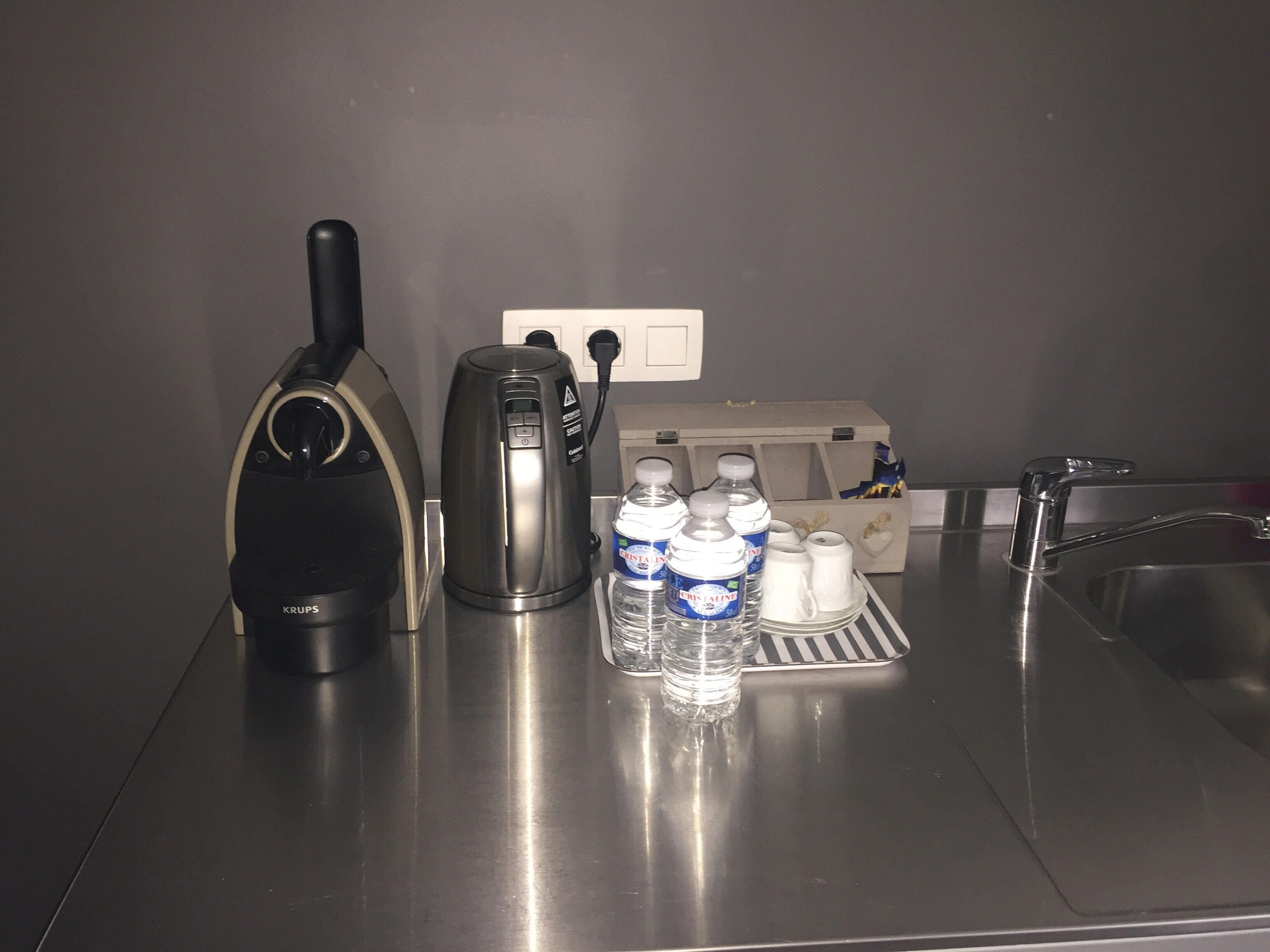 Petit déjeuner complet (12 EUR par personne)