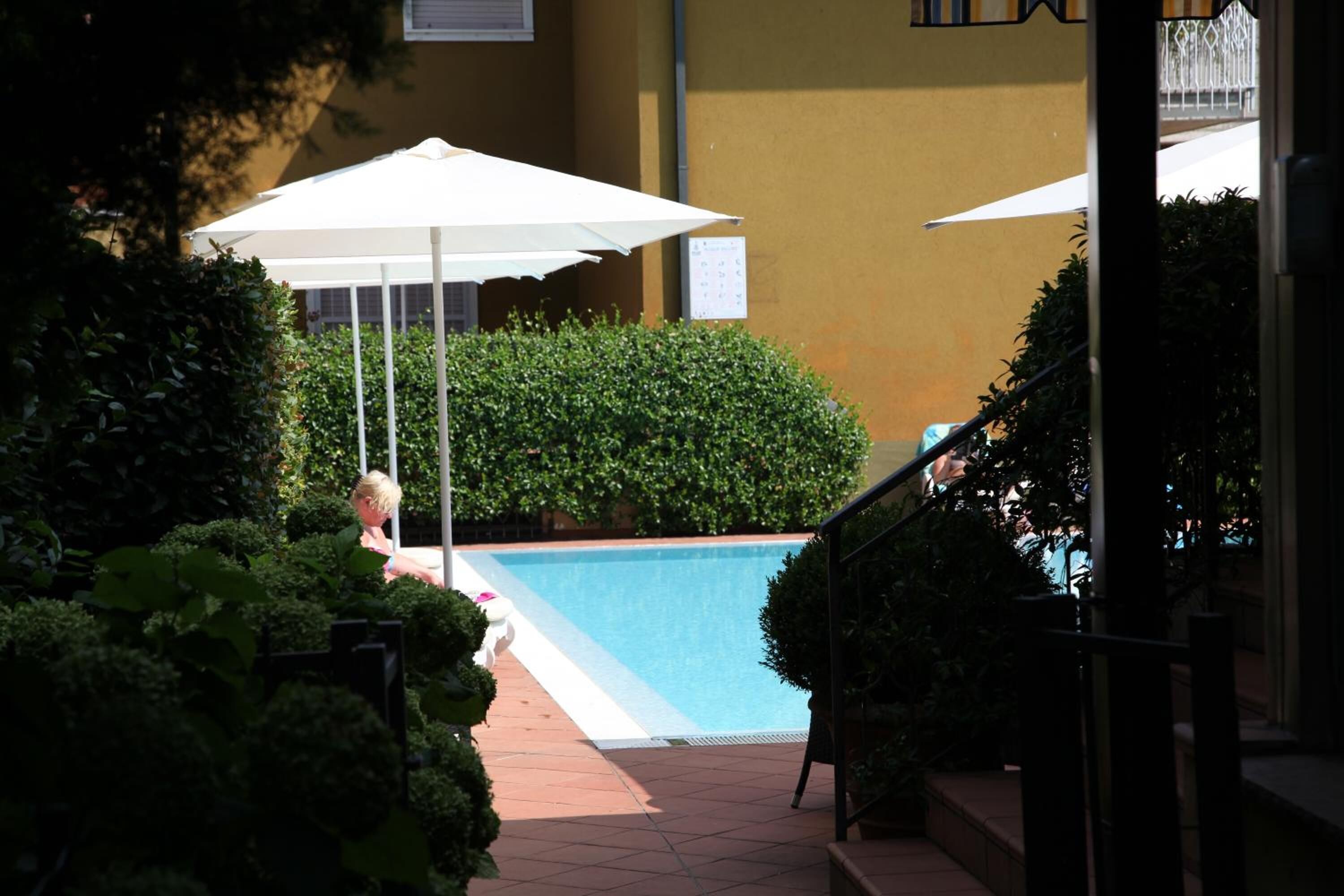 seasonal outdoor pool, open 9:00 am to 7:00 pm, pool umbrellas