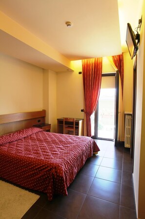 Coffres-forts dans les chambres, bureau, rideaux occultants