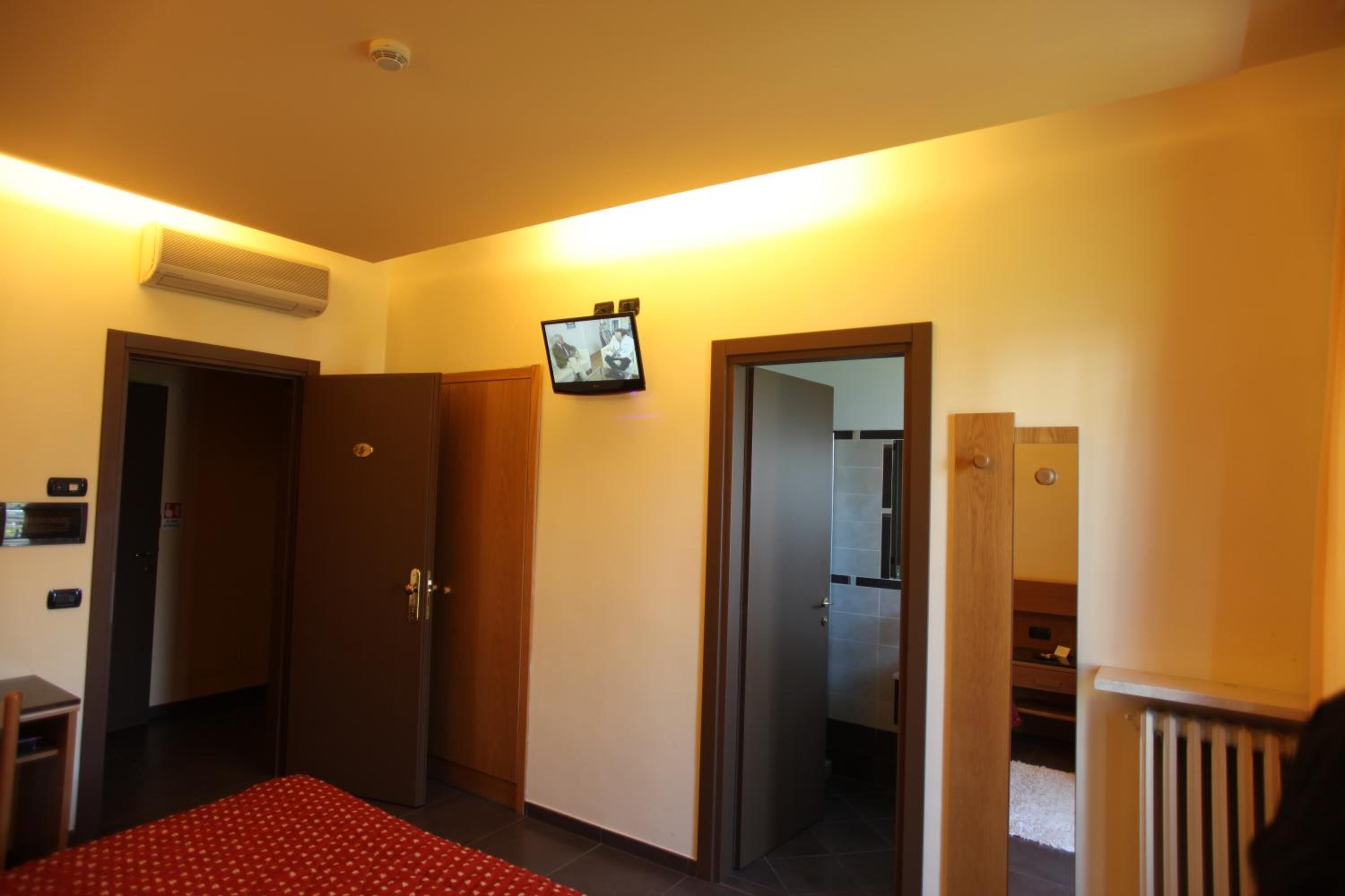 in-room safe, desk, blackout curtains, rollaway beds