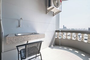 Elite Studio, 1 King Bed | Terrace/patio - Boss Hotel  (Bangkok)