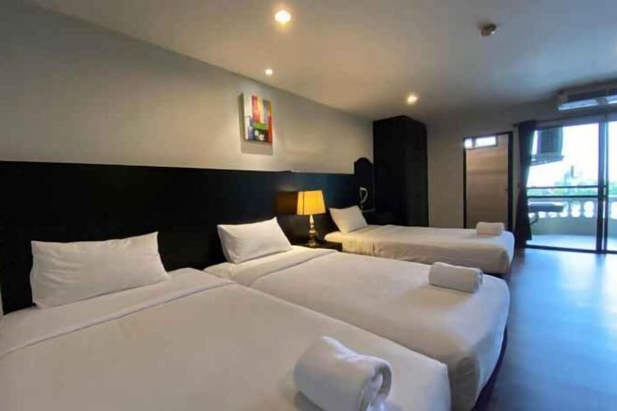 1 bedroom, blackout drapes, WiFi (free), bed sheets