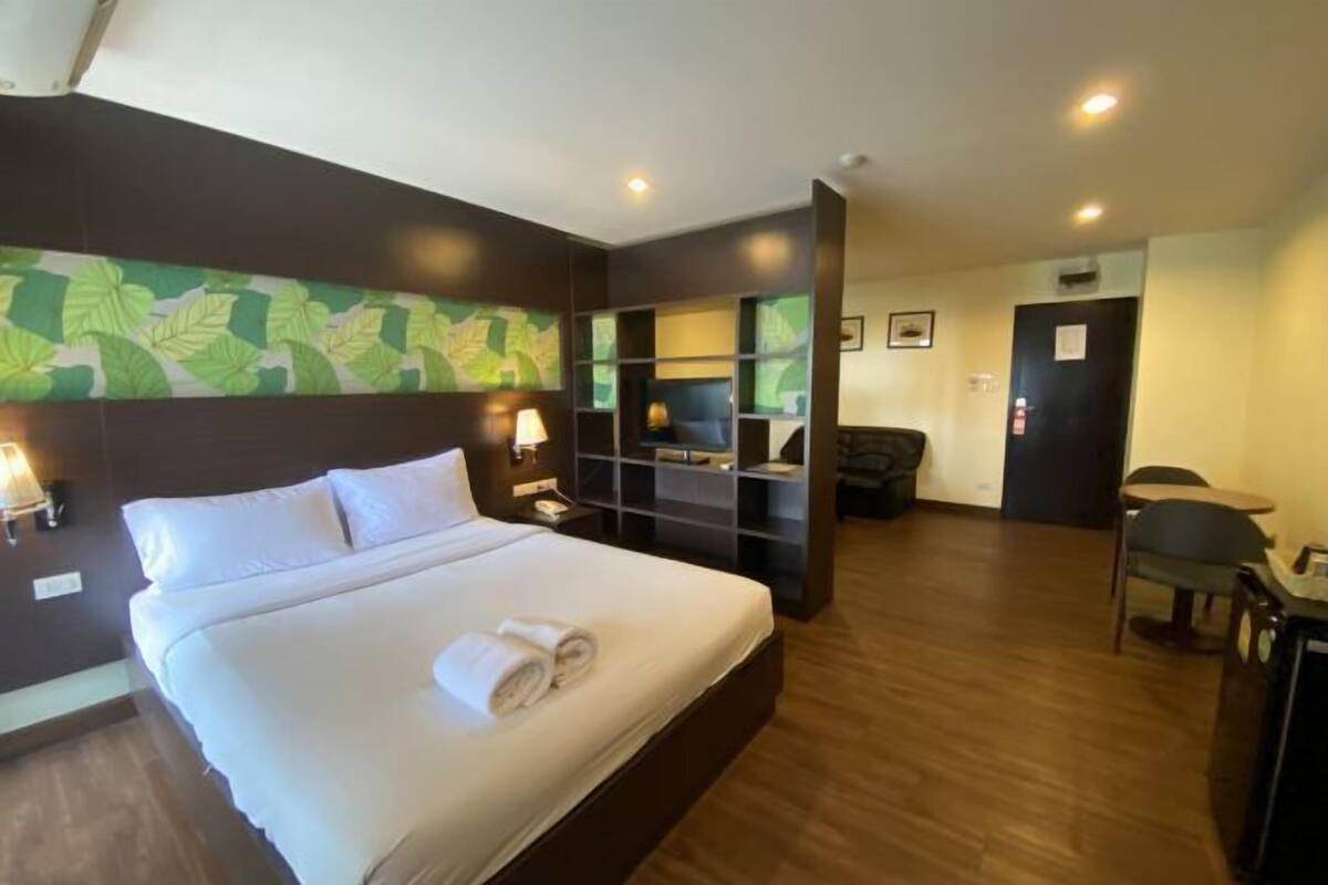 1 habitación, cortinas blackout, wifi gratis y ropa de cama 