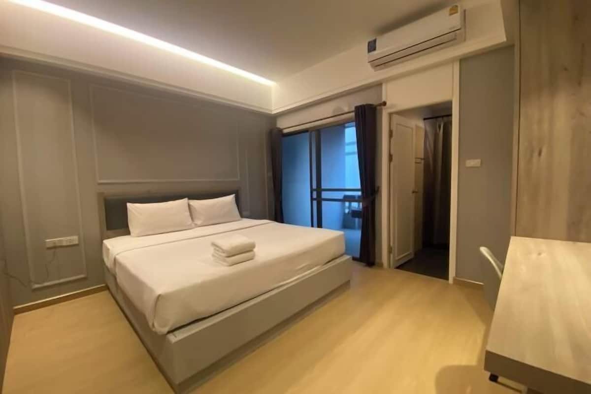 1 chambre, rideaux occultants, Wi-Fi gratuit, draps fournis