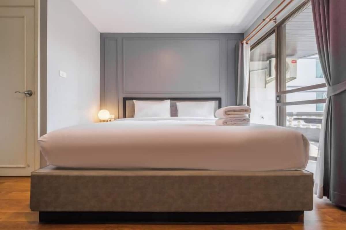 1 chambre, rideaux occultants, Wi-Fi gratuit, draps fournis