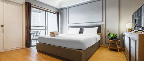 1 bedroom, blackout curtains, free WiFi, bed sheets