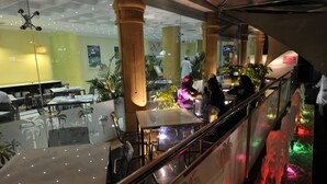 Bar (on property) - Oman Palm Hotel Suites (Seeb)
