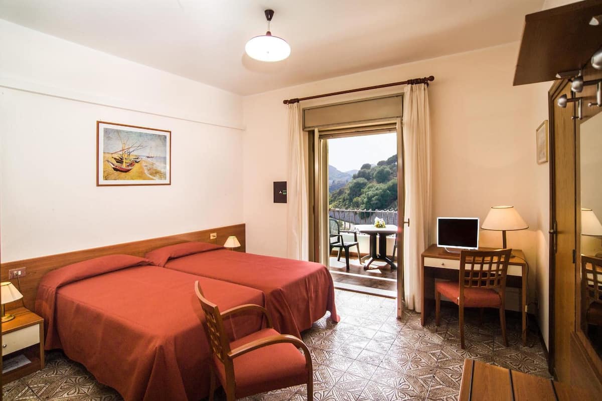 Double Room | In-room safe, cribs/infant beds, free WiFi
