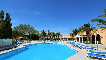 Piscine extérieure (ouverte en saison)