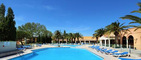 Seasonal outdoor pool