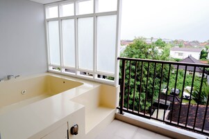 Kamar Deluks (Jacuzzi ) | Pemandangan balkon
