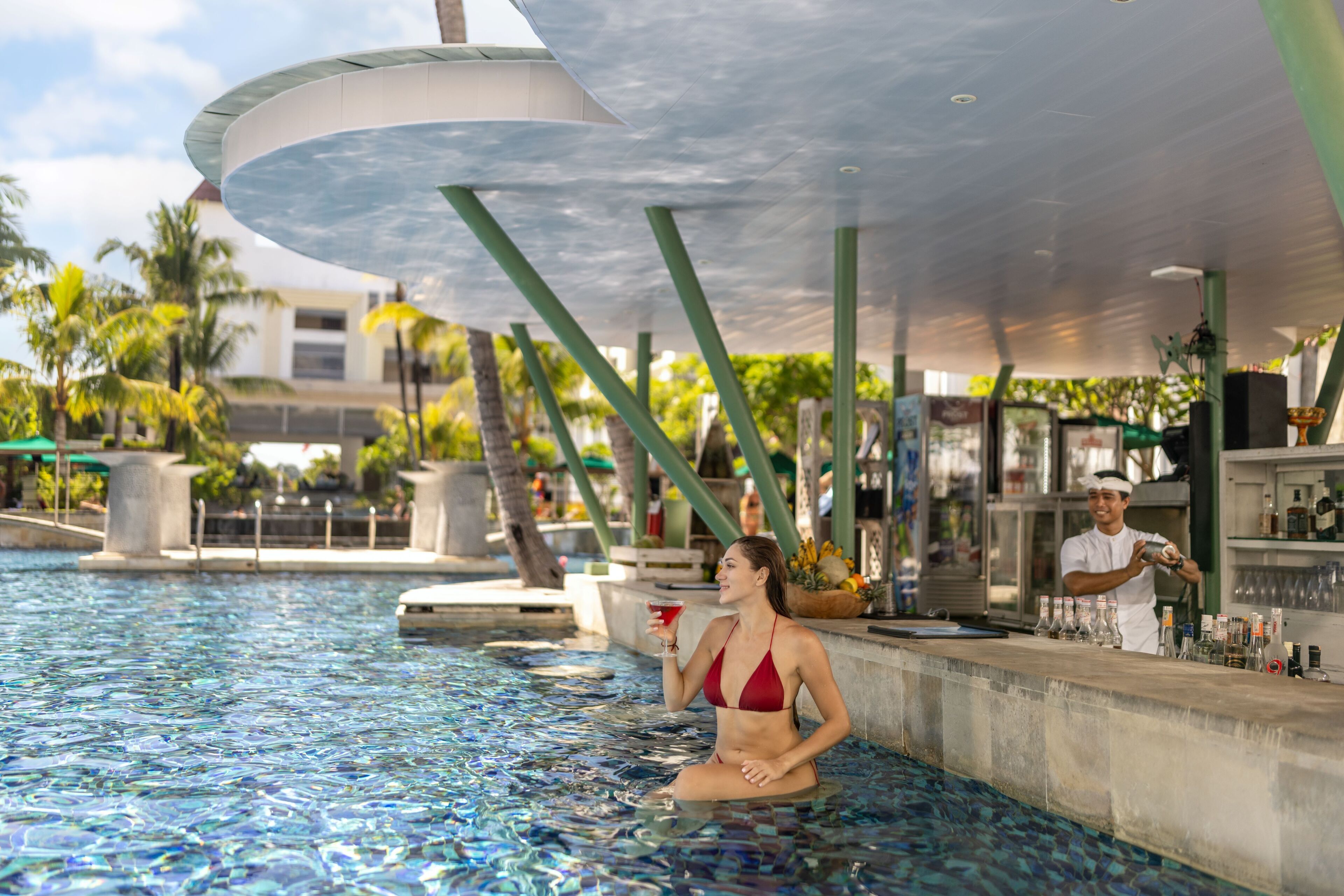 2 bars/lounges, swim-up bar, poolside bar