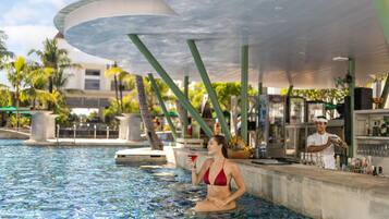 Swim-up bar