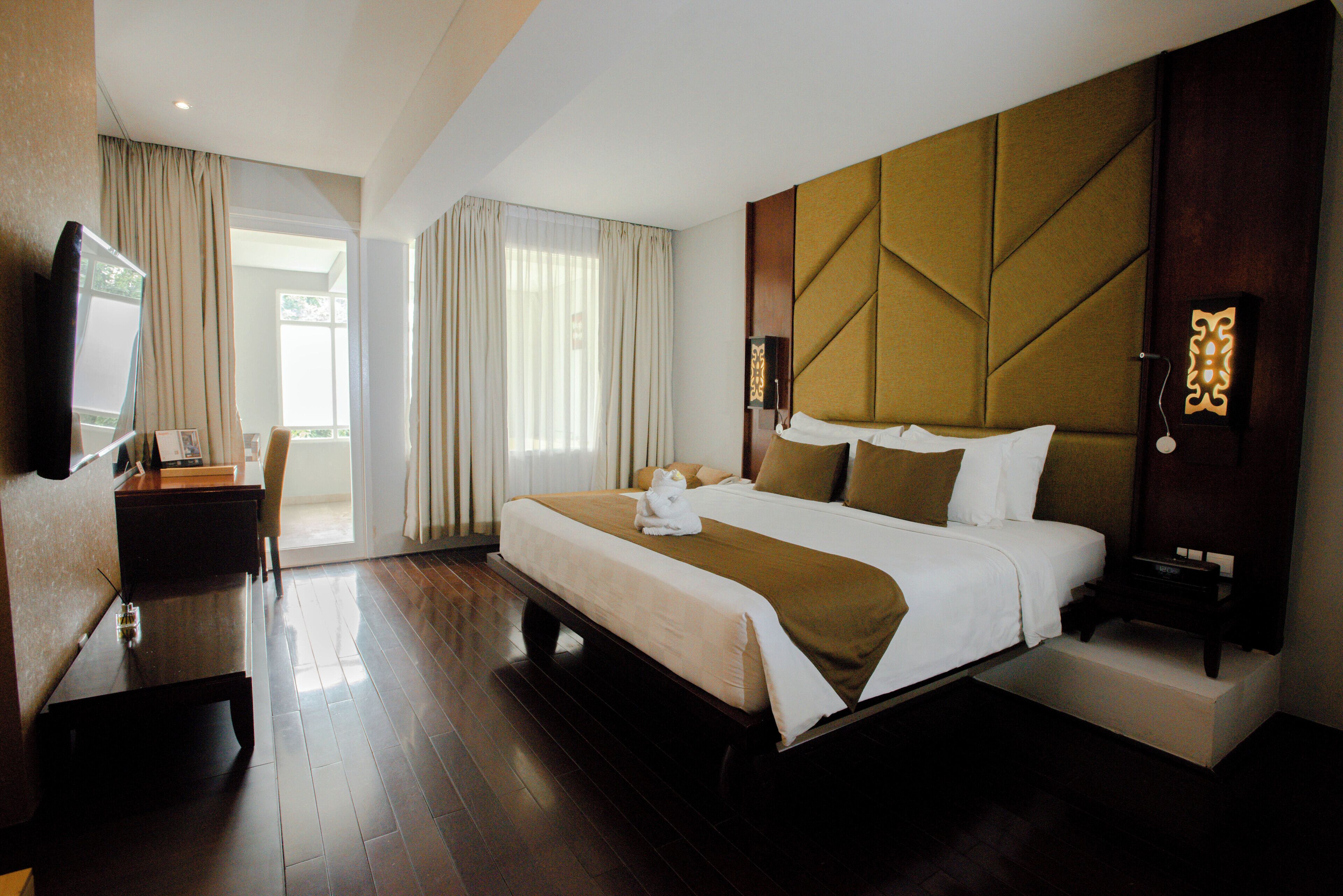 premier suite, 1 bedroom, refrigerator & microwave | premium bedding, in-room safe, desk, blackout curtains