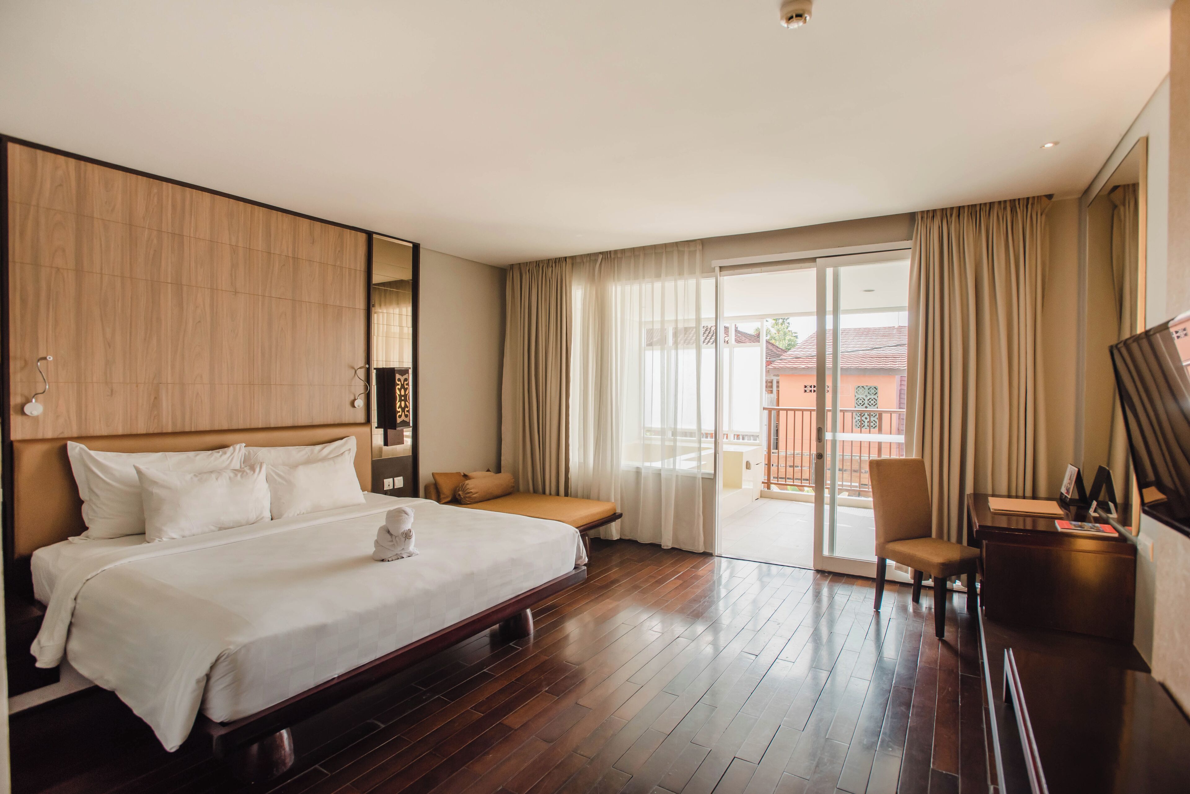 jacuzzi grand deluxe king | premium bedding, in-room safe, desk, blackout curtains