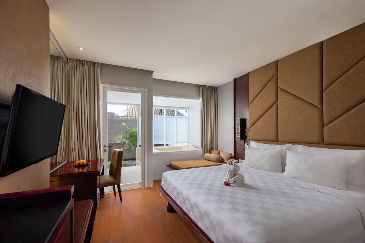 Luxe beddengoed, een kluis op de kamer, een bureau