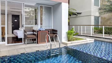 Deluxe Plunge Pool | Premium bedding, in-room safe, desk, blackout drapes