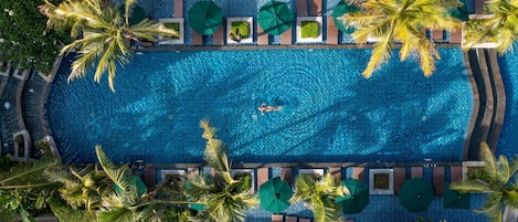 Exercise/lap pool