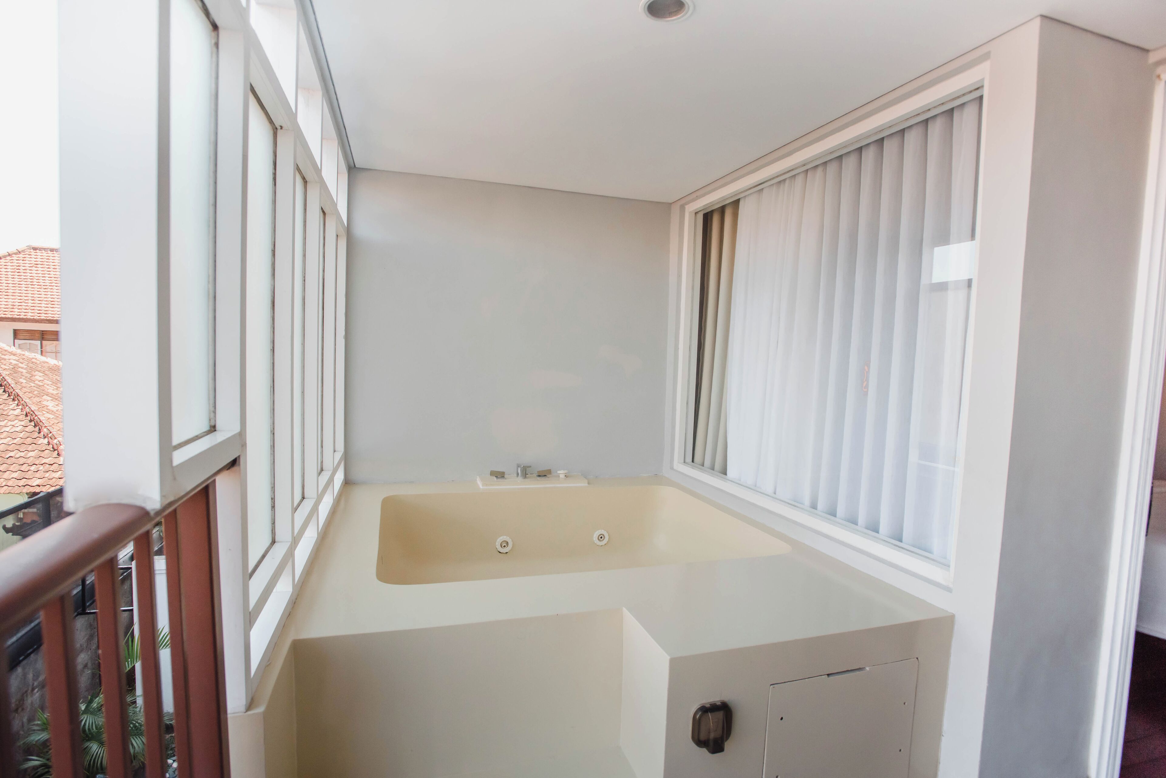 jacuzzi deluxe | balcony view