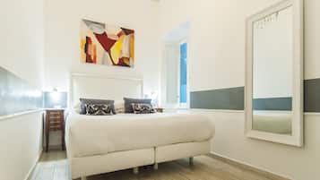 Roupas de cama premium, frigobar, cofres nos quartos, escrivaninha