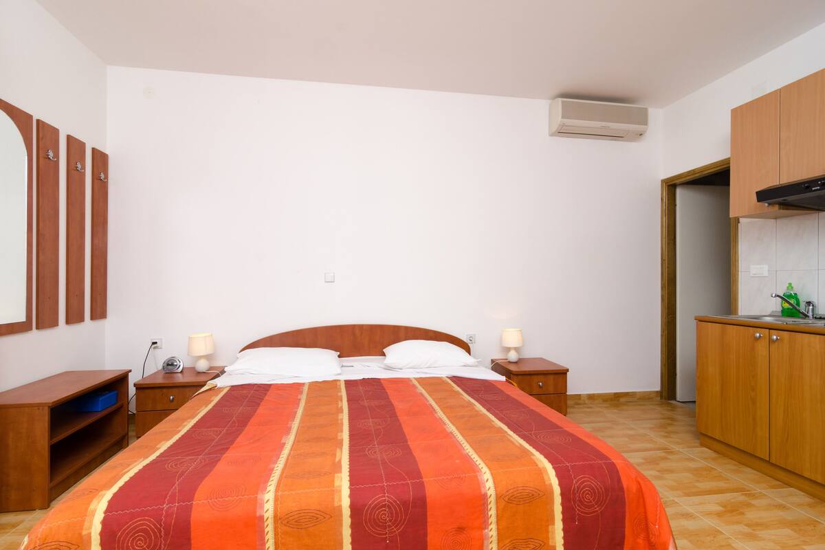 Standard Studio with Terrace A5 | Free WiFi, bed sheets