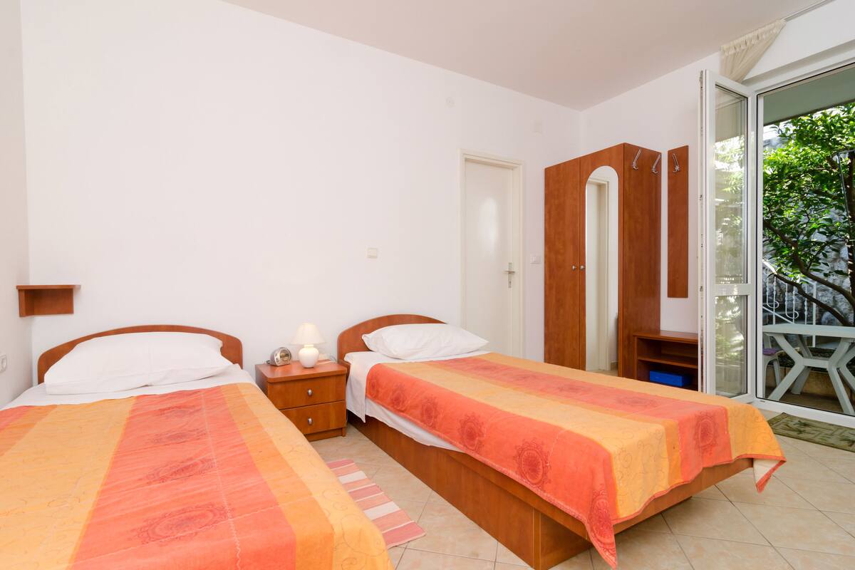 Twin or Double studio with terrace A2 | Free WiFi, bed sheets
