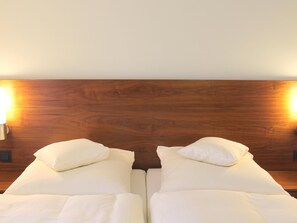 Premium bedding, desk, soundproofing, free WiFi