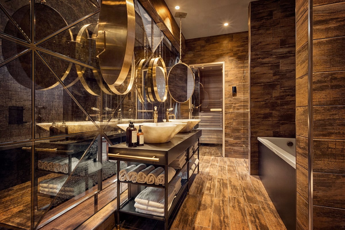 suite, 1 king bed, non smoking, sauna | bathroom | hair dryer, towels, soap, shampoo