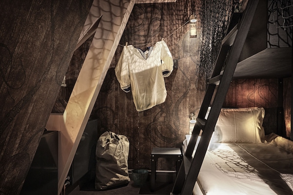 Standaard kamer, 1 eenpersoonsbed, niet-roken (Bunk beds) | 1 slaapkamer, een kluis op de kamer, individueel gedecoreerd