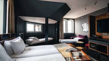 Familjerum - 1 queensize-säng - icke-rökare (with Sofabed) | 1 sovrum, värdeförvaringsskåp på rummet och individuell inredning