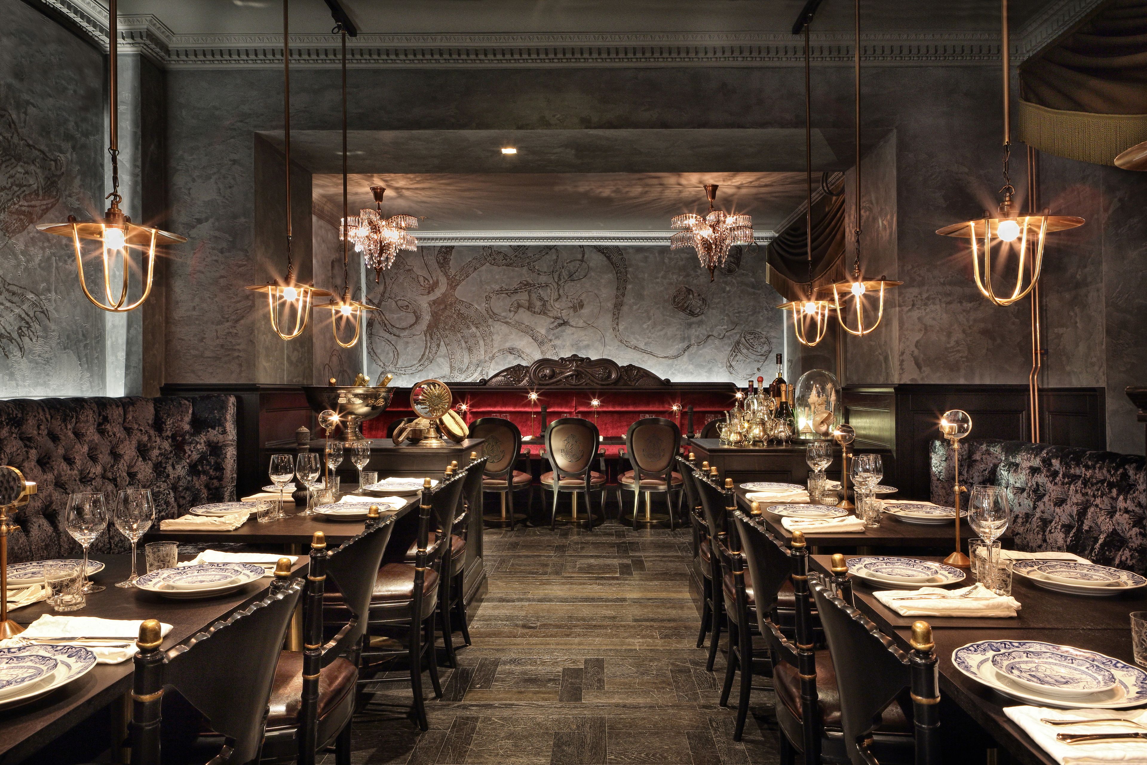 breakfast, lunch served; international cuisine, al fresco dining