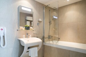 Superior Double Room, Street Side | Bathroom | Free toiletries, hair dryer, bathrobes, slippers