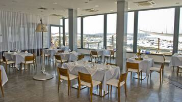 Breakfast and dinner served