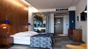 Minibar, Zimmersafe, Schreibtisch, kostenloses WLAN