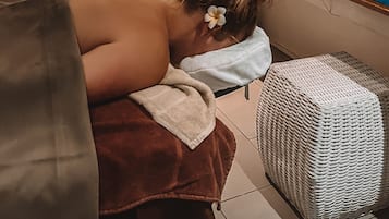 Een sauna, een bubbelbad, een Turks bad/hammam, lichaamsbehandelingen