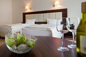 Premium Single Room | Desk, cribs/infant beds, free WiFi, bed sheets - Hotel Binkowski (Kielce)