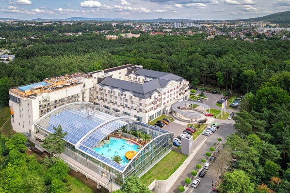 Front of property - evening/night - Hotel Binkowski (Kielce)