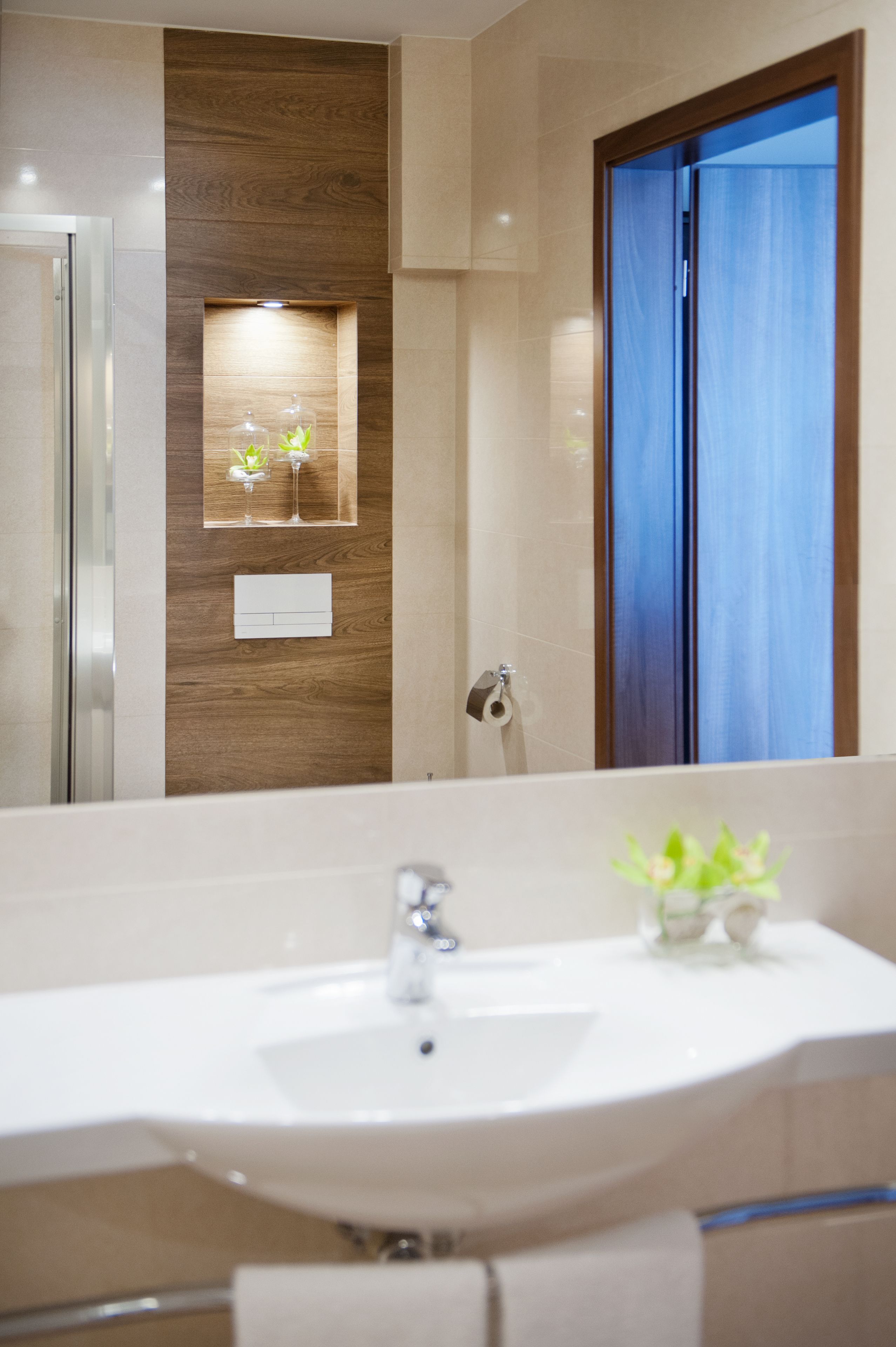 premium single room | bathroom | free toiletries, hair dryer, bathrobes, slippers