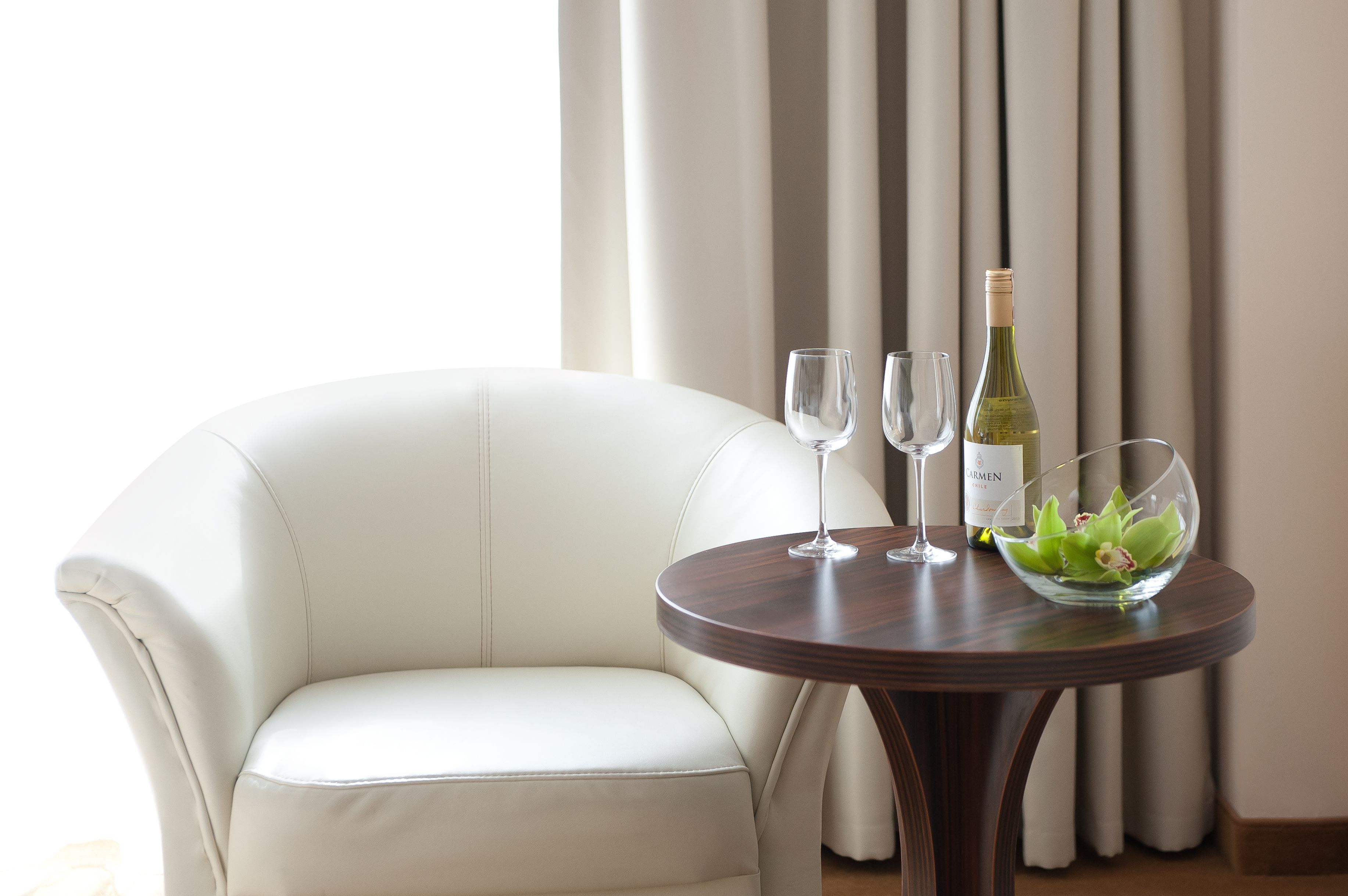 premium single room | desk, cots/infant beds, free wifi, bed sheets