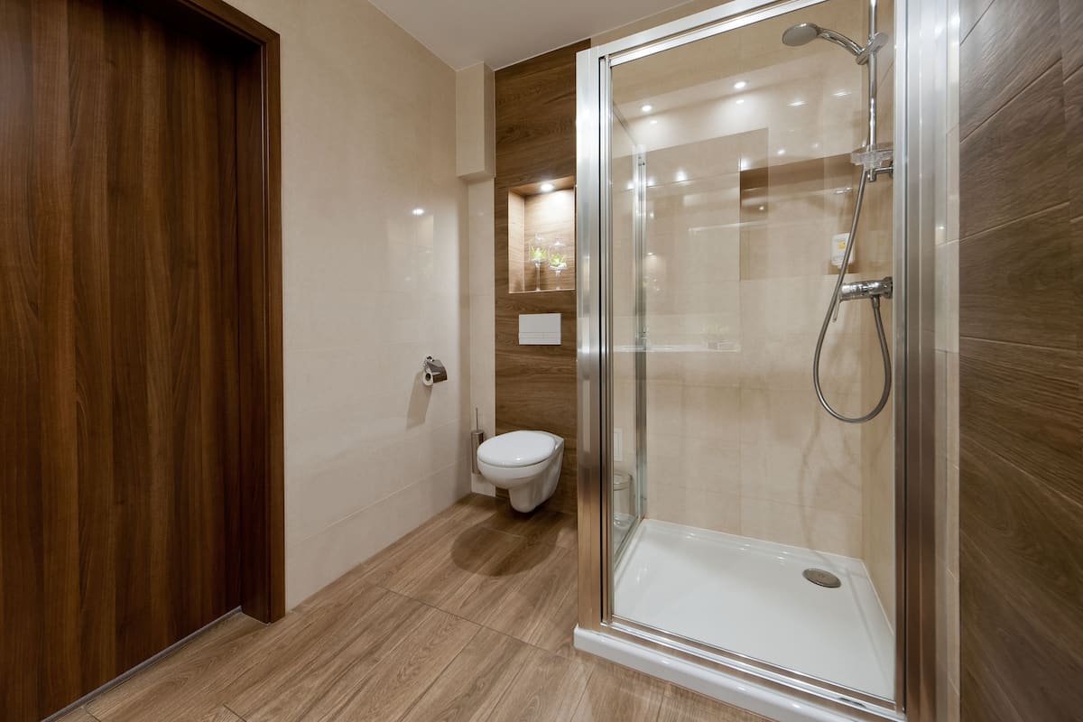 premium single room | bathroom | free toiletries, hair dryer, bathrobes, slippers