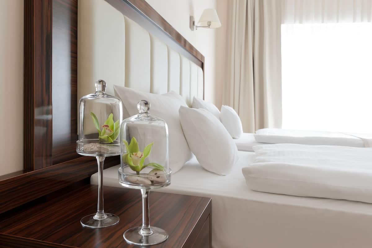 premium twin room | desk, cots/infant beds, free wifi, bed sheets