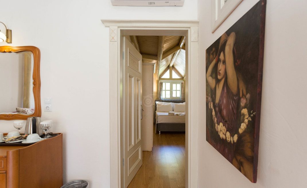 executive suite room with balcony and forest view | memory-foam beds, minibar, in-room safe, soundproofing