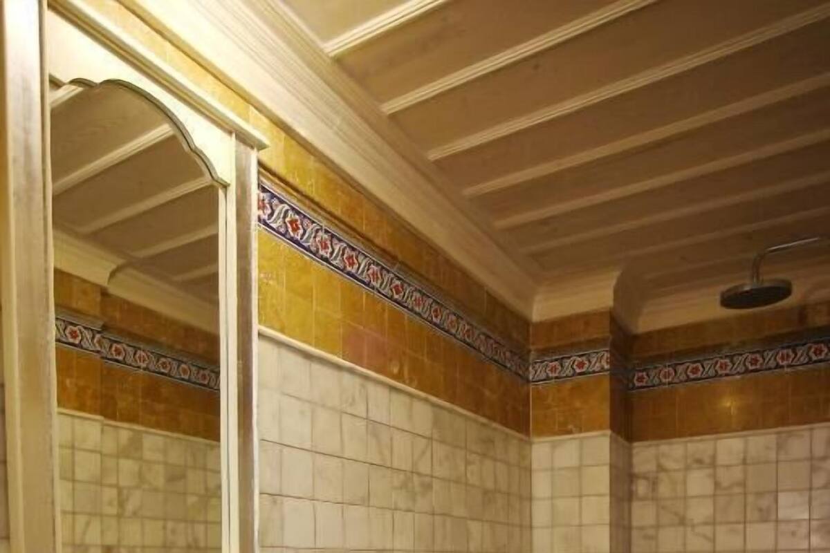 junior suite room with balcony  | bathroom | shower, hydromassage showerhead, free toiletries, hair dryer