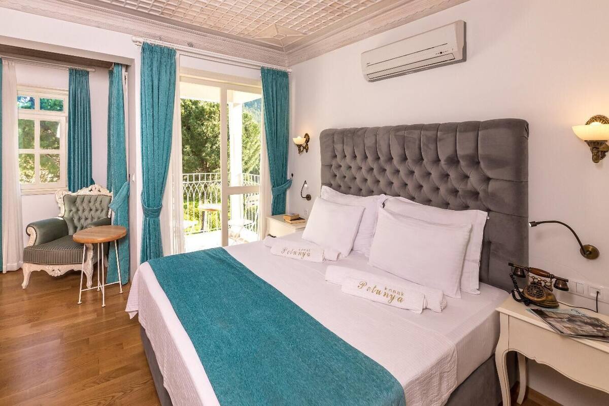 Deluxe Double Room with Balcony | Memory foam beds, minibar, in-room safe, soundproofing