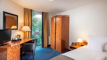 Hypo-allergenic bedding, minibar, in-room safe, blackout curtains