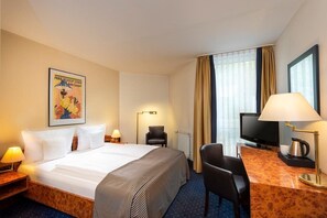 Hypo-allergenic bedding, minibar, in-room safe, blackout curtains - Essential by Dorint Essen (Essen)
