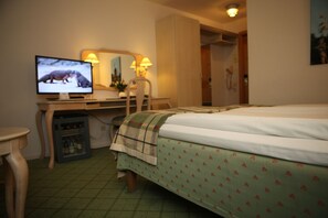 Superior-Doppel- oder -Zweibettzimmer | Hochwertige Bettwaren, Minibar, Zimmersafe, individuell dekoriert