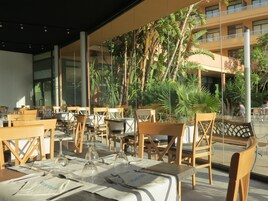 Café da manhã e jantar
